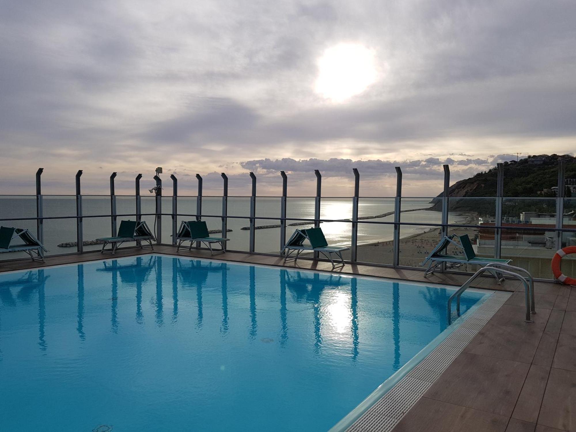 Hotel Napoleon Gabicce Mare Exterior photo