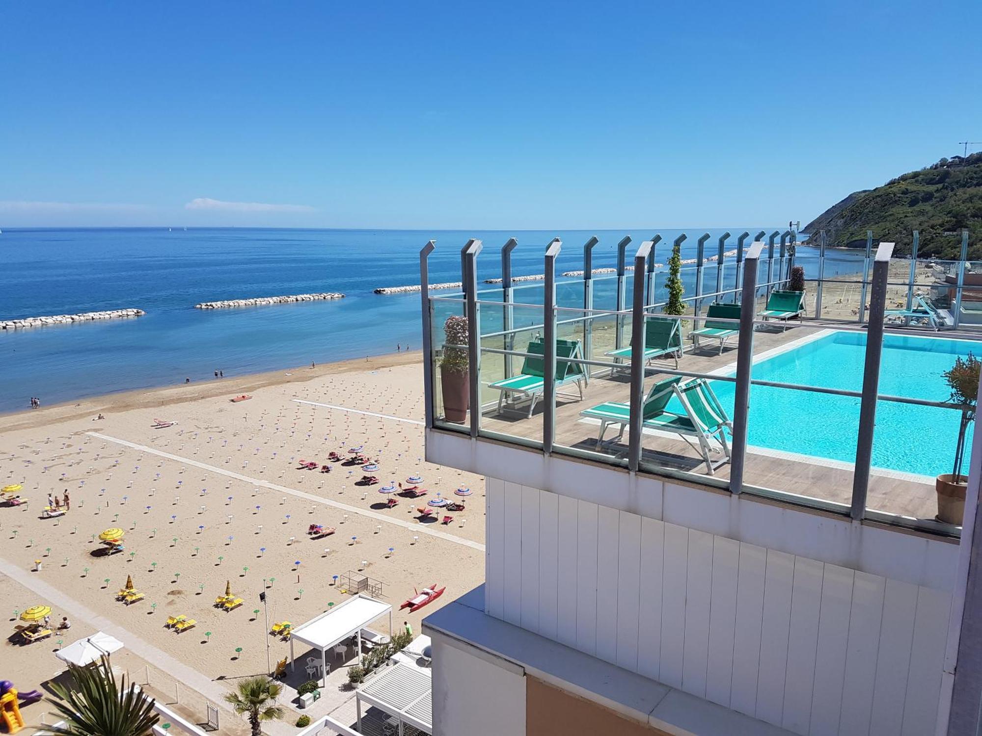 Hotel Napoleon Gabicce Mare Exterior photo